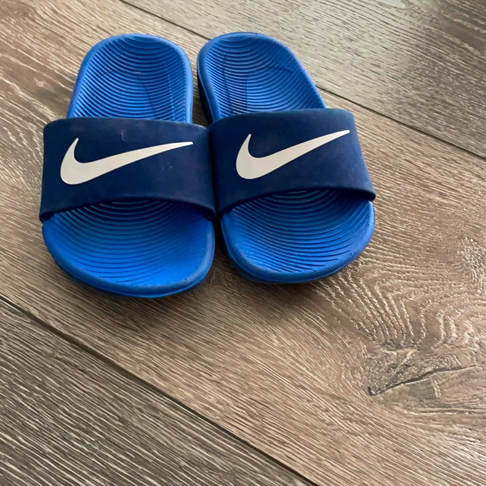 Toddler boys Nike slides